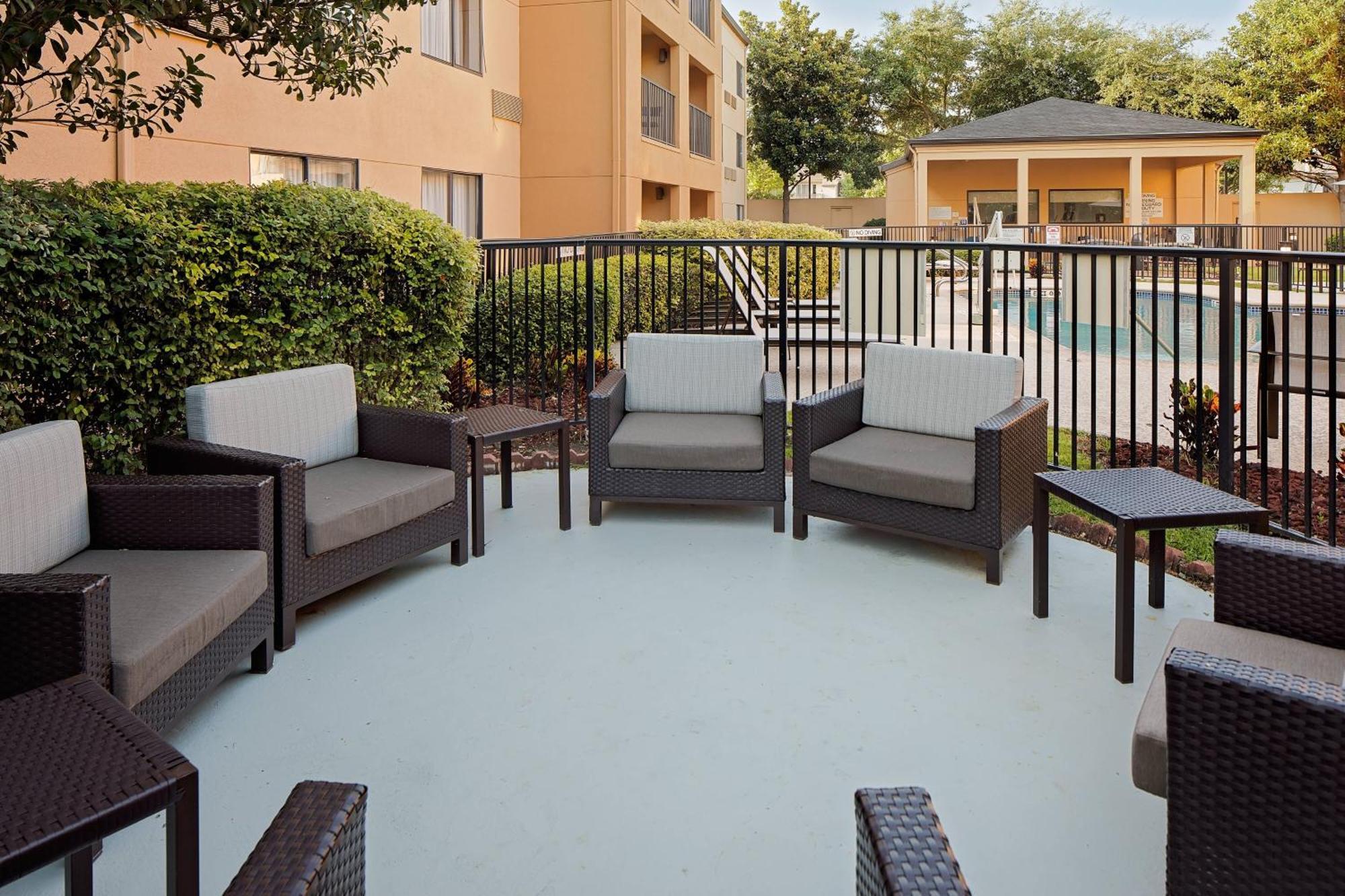 Courtyard Houston Westchase Hotel Exterior foto