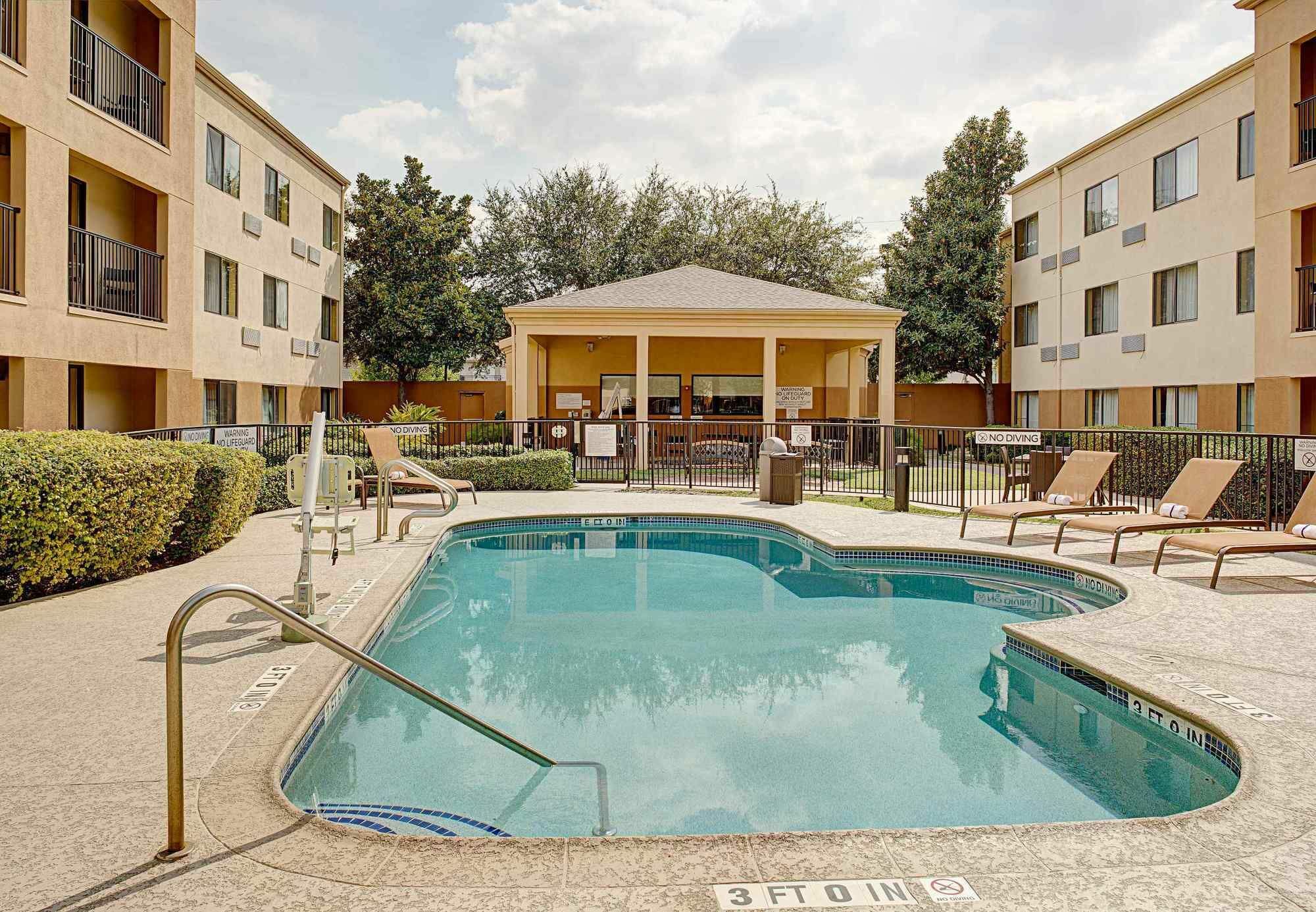 Courtyard Houston Westchase Hotel Exterior foto